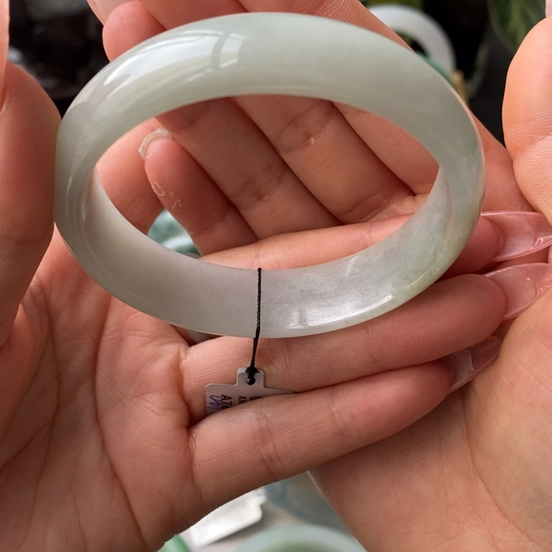 小***芳翡翠未镶嵌手镯天然