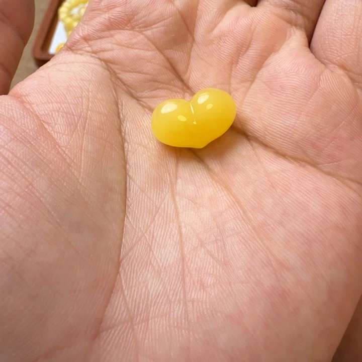 琥珀未镶嵌裸石屁桃