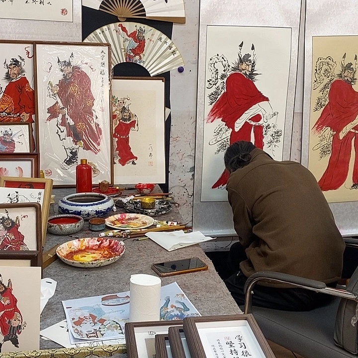 *****国画框张老师画画