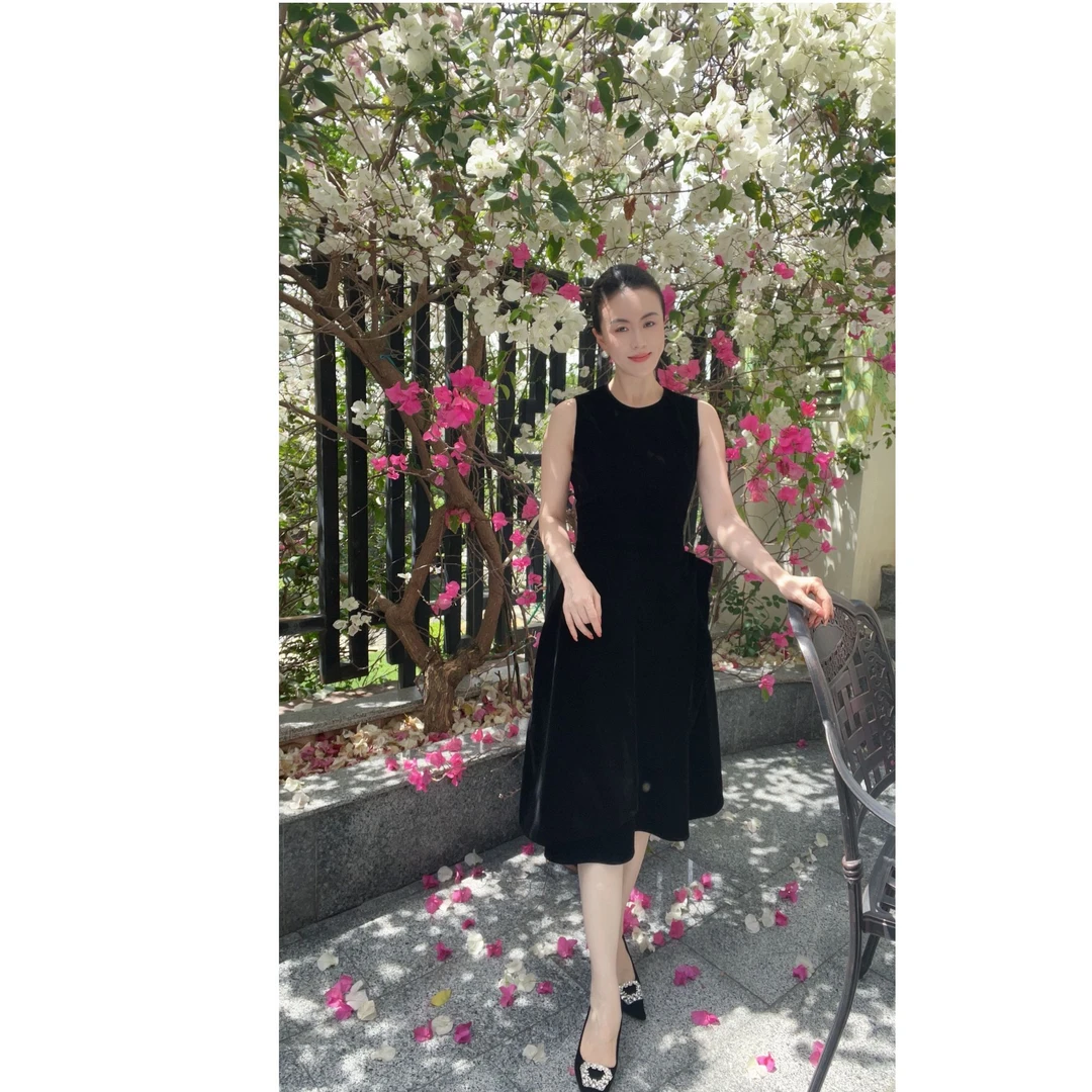 5813【黑天鹅】研家轻奢立体裁剪超显腰身设计感收腰显瘦丝绒连衣裙
