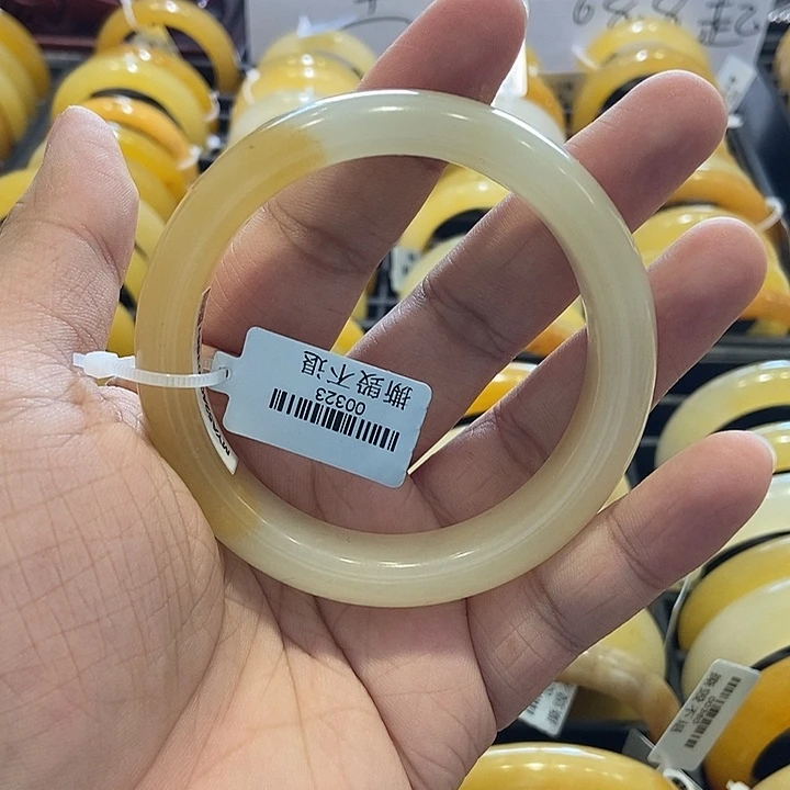 石英质玉（黄龙玉）手镯未镶嵌