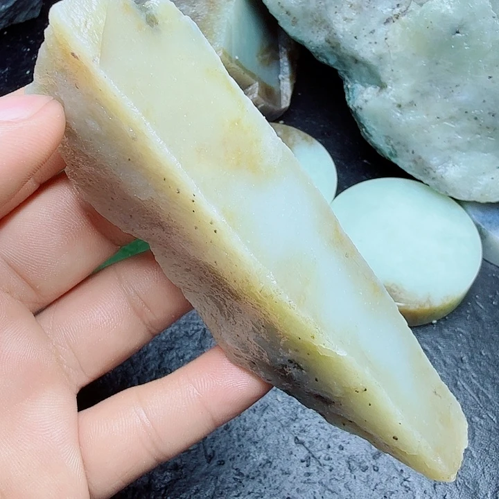 未镶嵌和田玉（糖玉）珠宝奇石