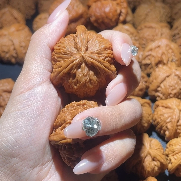 阳***爺文玩核桃吊坠小妹三棱