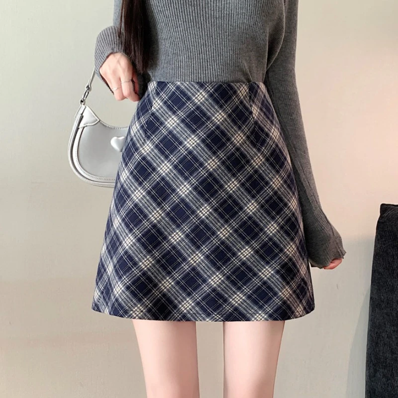 2025秋季新款格子半身裙显瘦韩系百搭设计感秋季包臀A字格纹短裙
