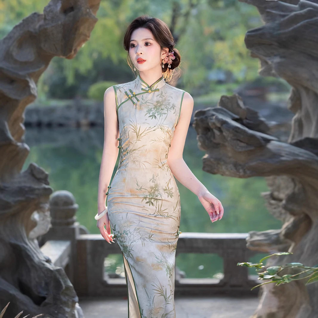 倾嫣绿柳年轻款原创绝美2025夏季新款气质典雅减龄日常可穿女旗袍