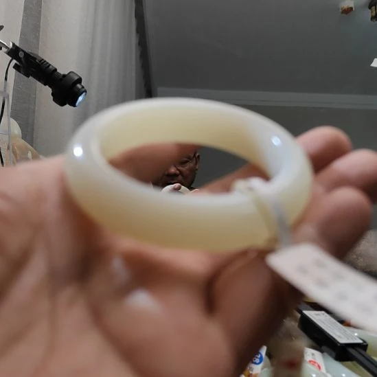 萧***萧和田玉未镶嵌手镯