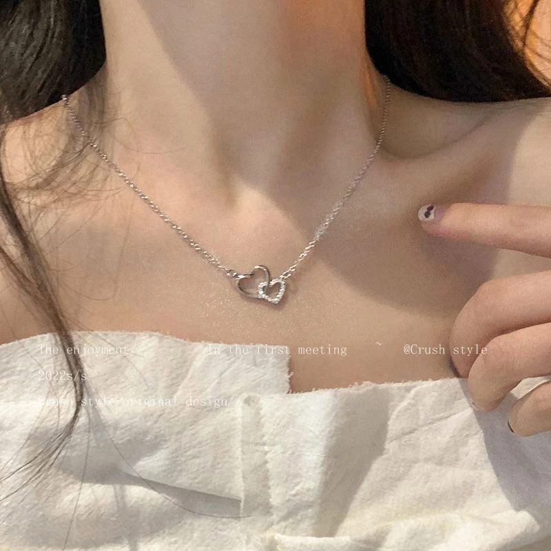 钛钢项链 镂空爱心水钻项链女心心相扣夏季轻奢小众设计锁骨链