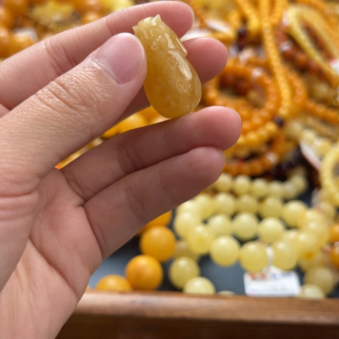 未镶嵌琥珀珠宝奇石