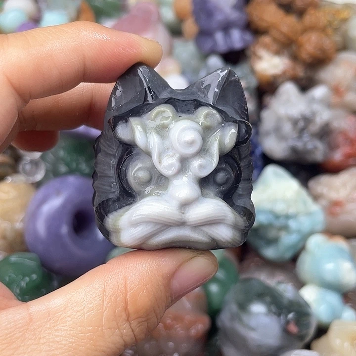 未镶嵌石英质玉珠宝奇石