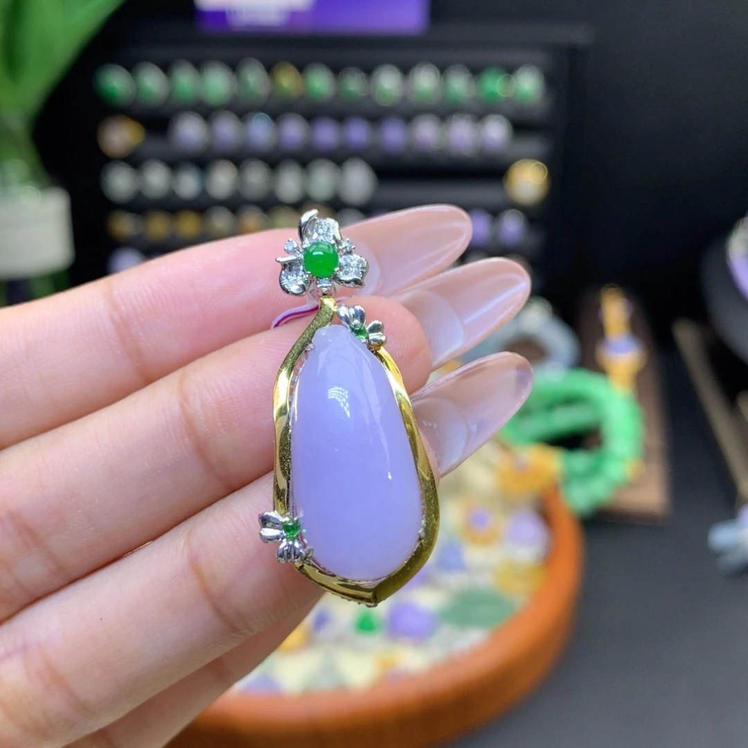 翡翠18K金镶嵌颈饰