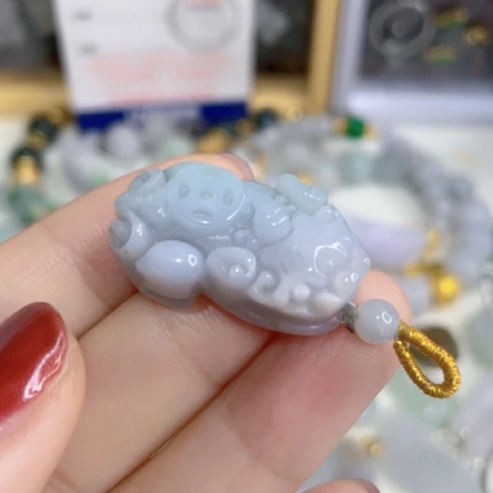 翡翠未镶嵌颈饰大皮丘