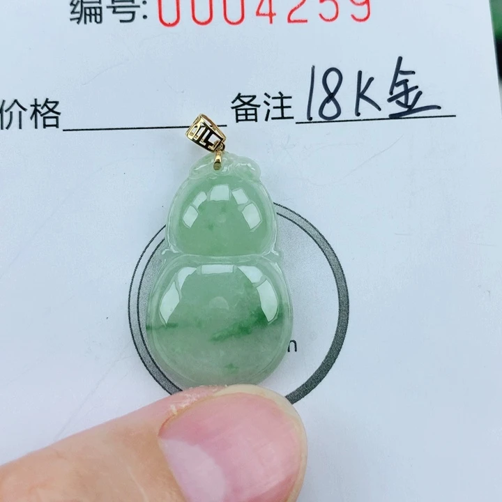 颈饰18K金镶嵌翡翠