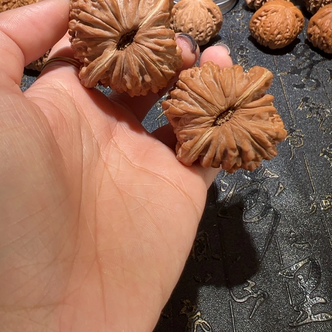 文玩核桃吊坠四座楼42手把件68