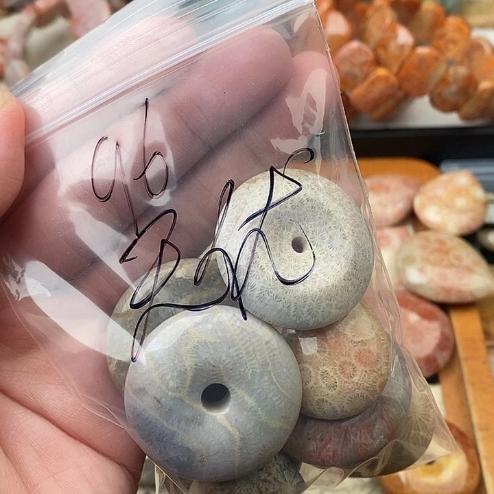 无***优硅化玉颈饰未镶嵌