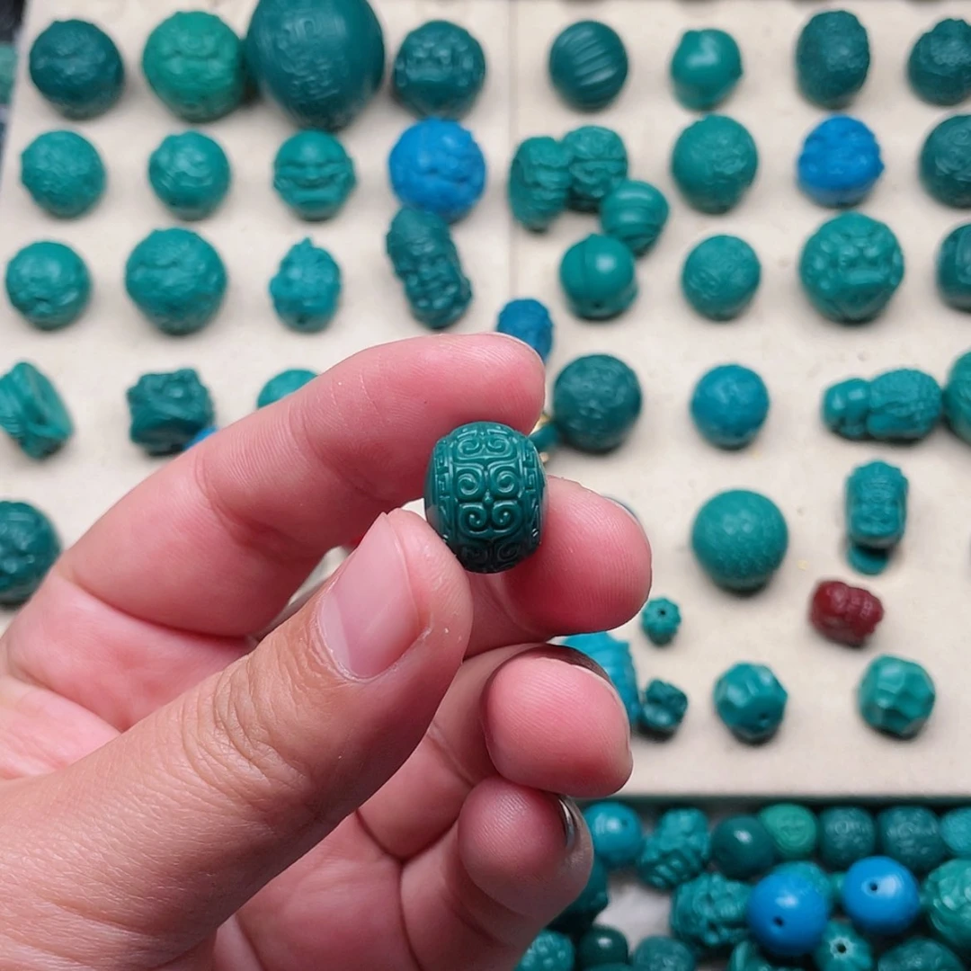 【闪购商品】玻璃颈饰做22回纹墩子一个