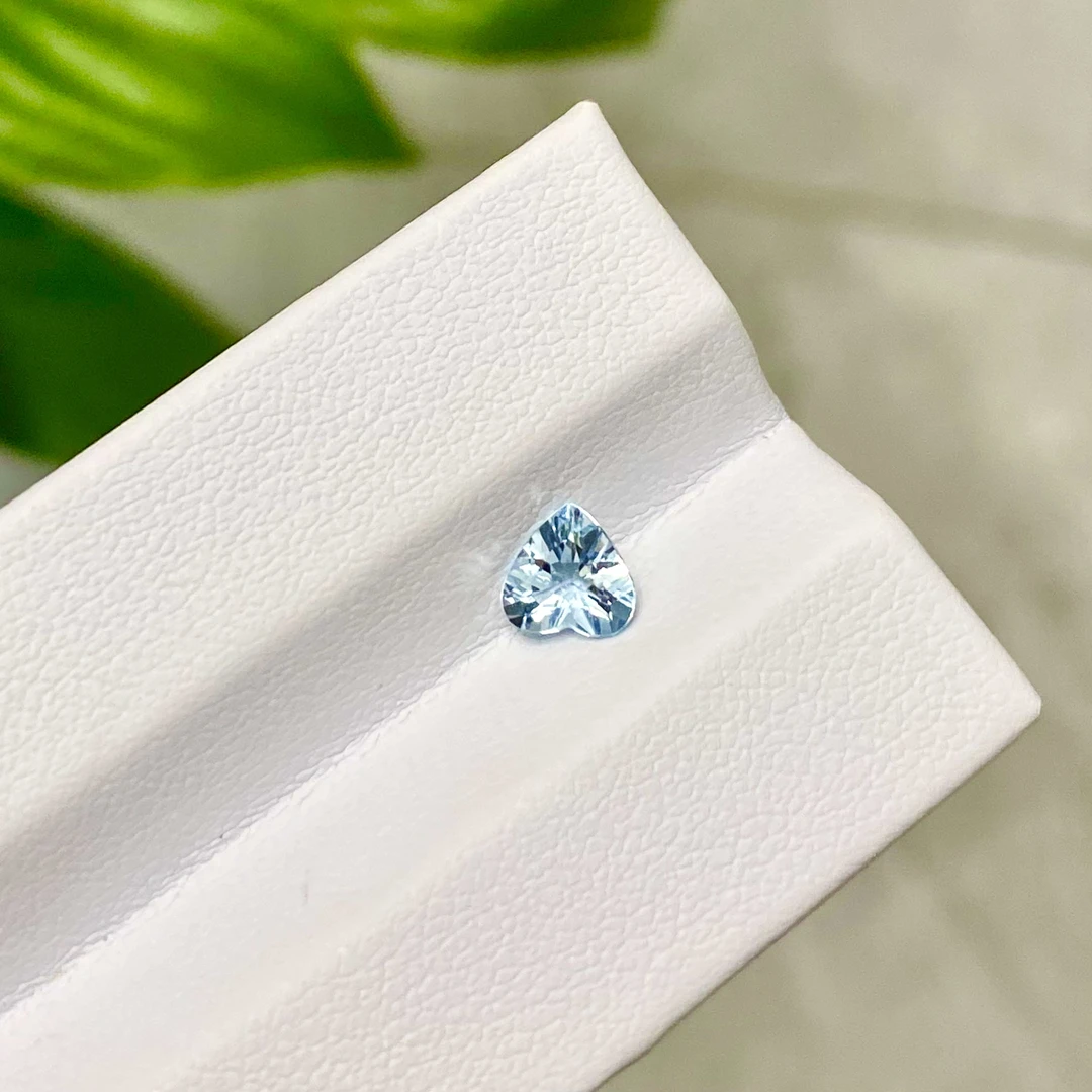 【贰宝彩宝】粉丝福利 0.60ct左右天然海蓝宝石 全净 满火 心形精切