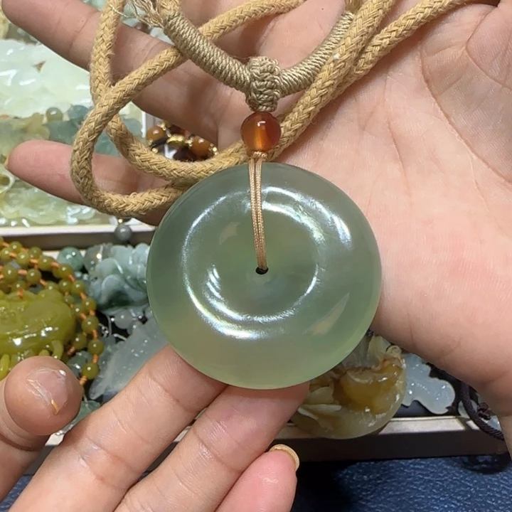 蛇纹石玉未镶嵌吊坠