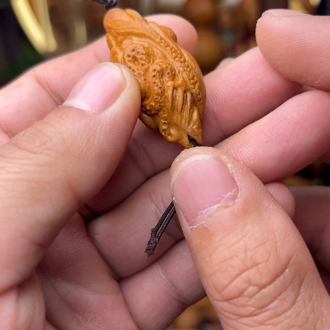 橄榄核吊坠朱*平橄榄核美女