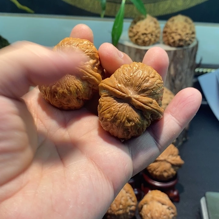 崎***呀核桃精品文玩元宝