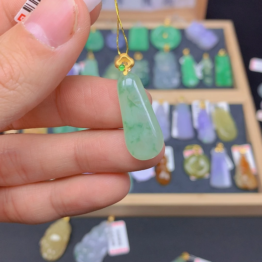 翡翠颈饰18K金镶嵌翡翠