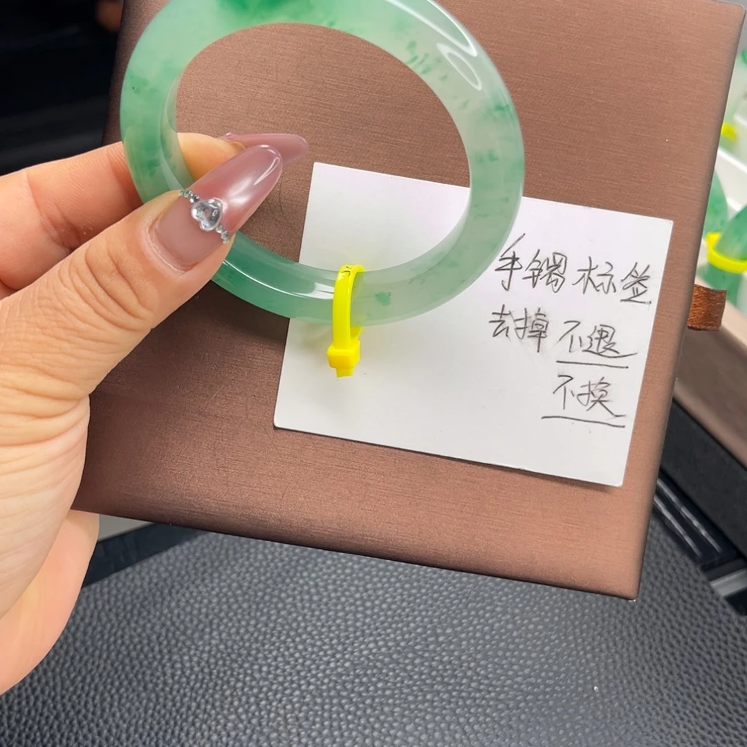 石英质玉未镶嵌手镯非洲催