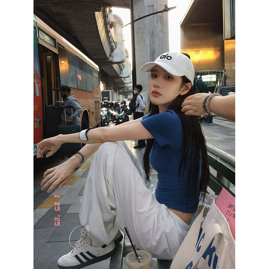 张贝贝 反叛女友 空气感 机能风户外伞兵裤