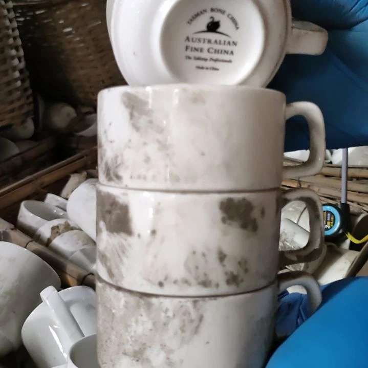 摆件盘子碗茶壶啥都有