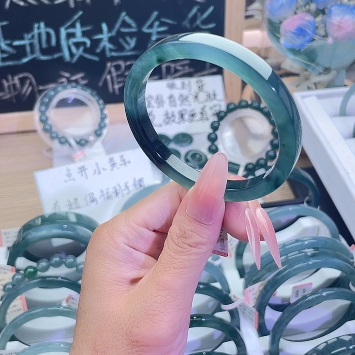 翡翠手镯未镶嵌54-55圈卡7条宽