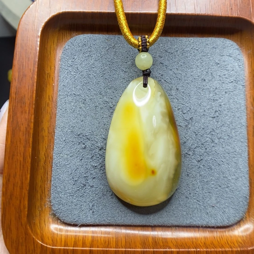 酱****蜜蜡未镶嵌颈饰郎