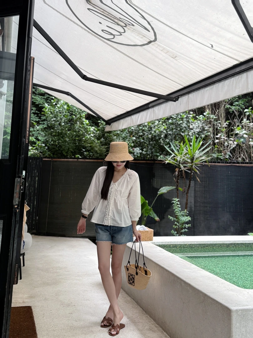 syna希娜 纸间游戏 皎洁月光白法式木耳边抽绳上衣