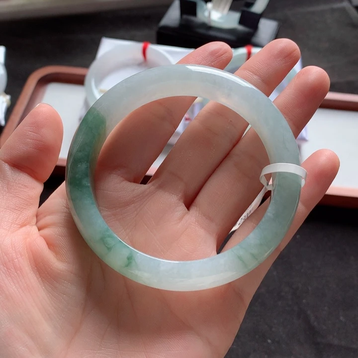 翡翠手镯未镶嵌手镯