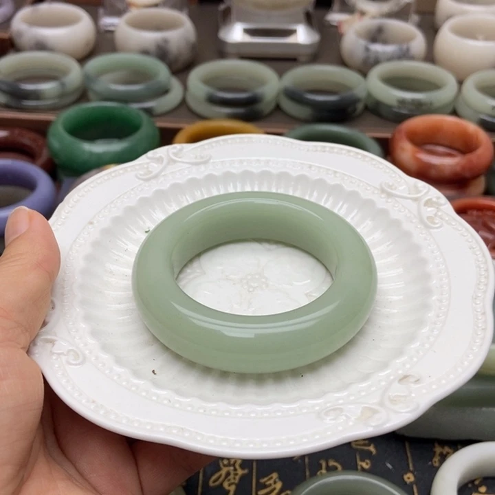 石英质玉未镶嵌手镯