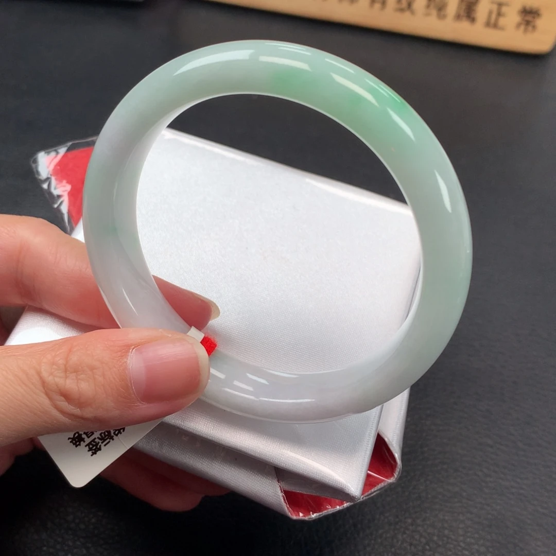翡翠未镶嵌手镯55圈口白底青