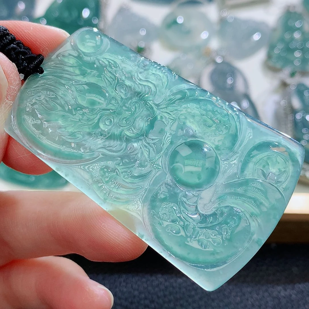 翡翠挂件未镶嵌翡翠