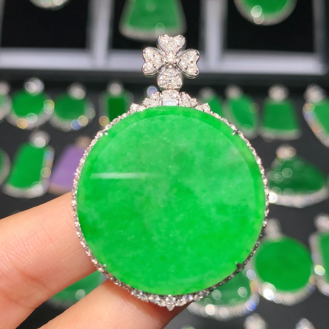 翡翠颈饰18K金镶嵌翡翠