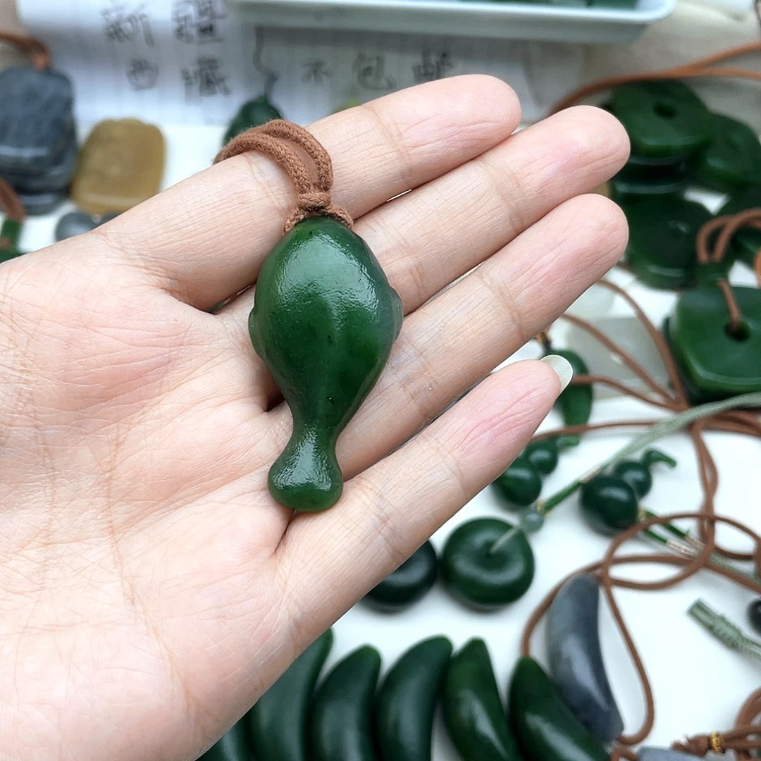 颈饰未镶嵌和田玉清*