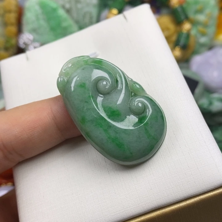 翡翠未镶嵌吊坠(赠链)