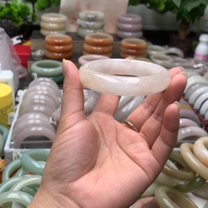 石英质玉未镶嵌手镯