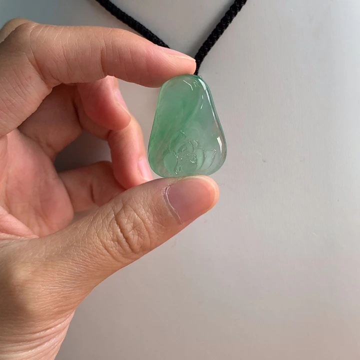 翡翠挂件未镶嵌….