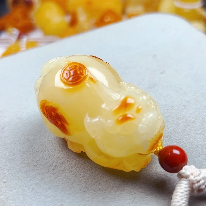 徐***常蜜蜡颈饰未镶嵌大皮休