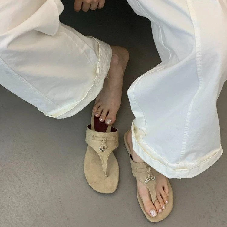 小香风少女配裙子夹趾人字拖鞋女夏外穿2025新款夹脚平底凉拖鞋