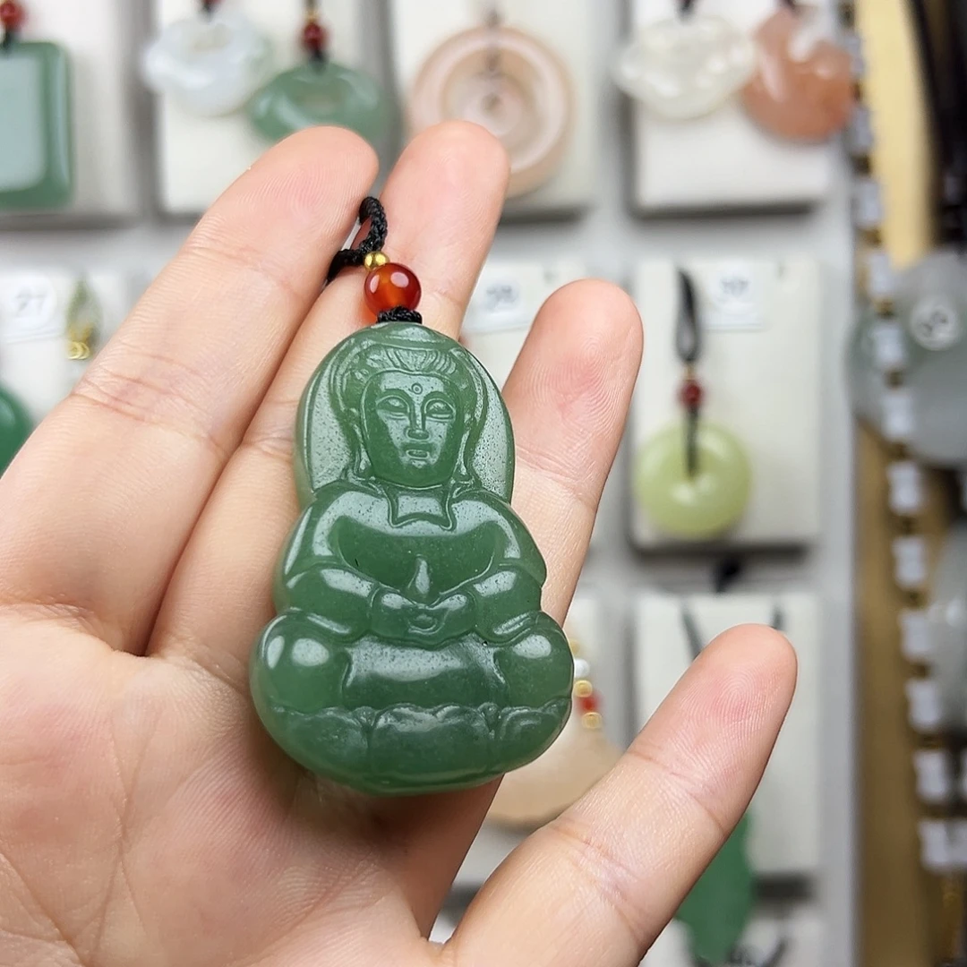 颈饰未镶嵌石英质玉（金丝玉）