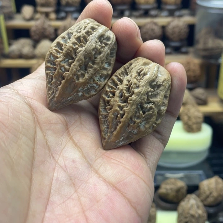 桃核把件东北绣花鞋48