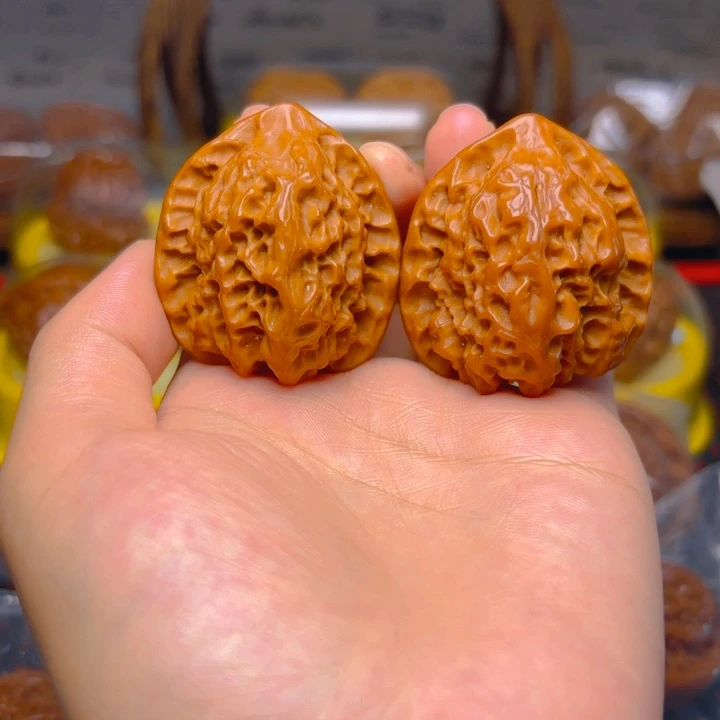 文玩核桃吊坠手刷玲珑