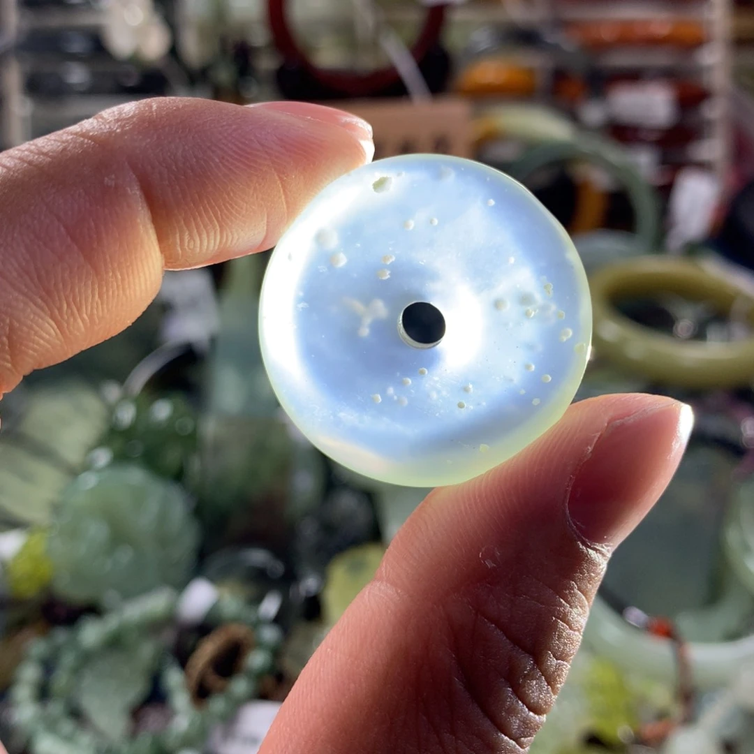 蛇纹石玉颈饰未镶嵌