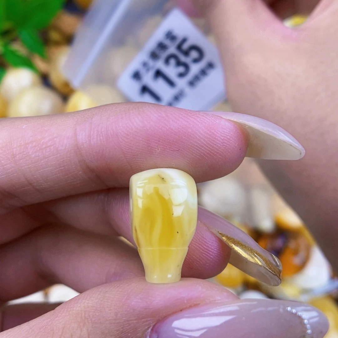 琥珀未镶嵌珠宝奇石9.5 粉