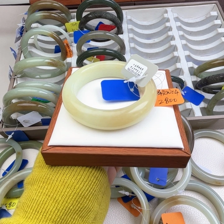 未镶嵌手镯和田玉七月