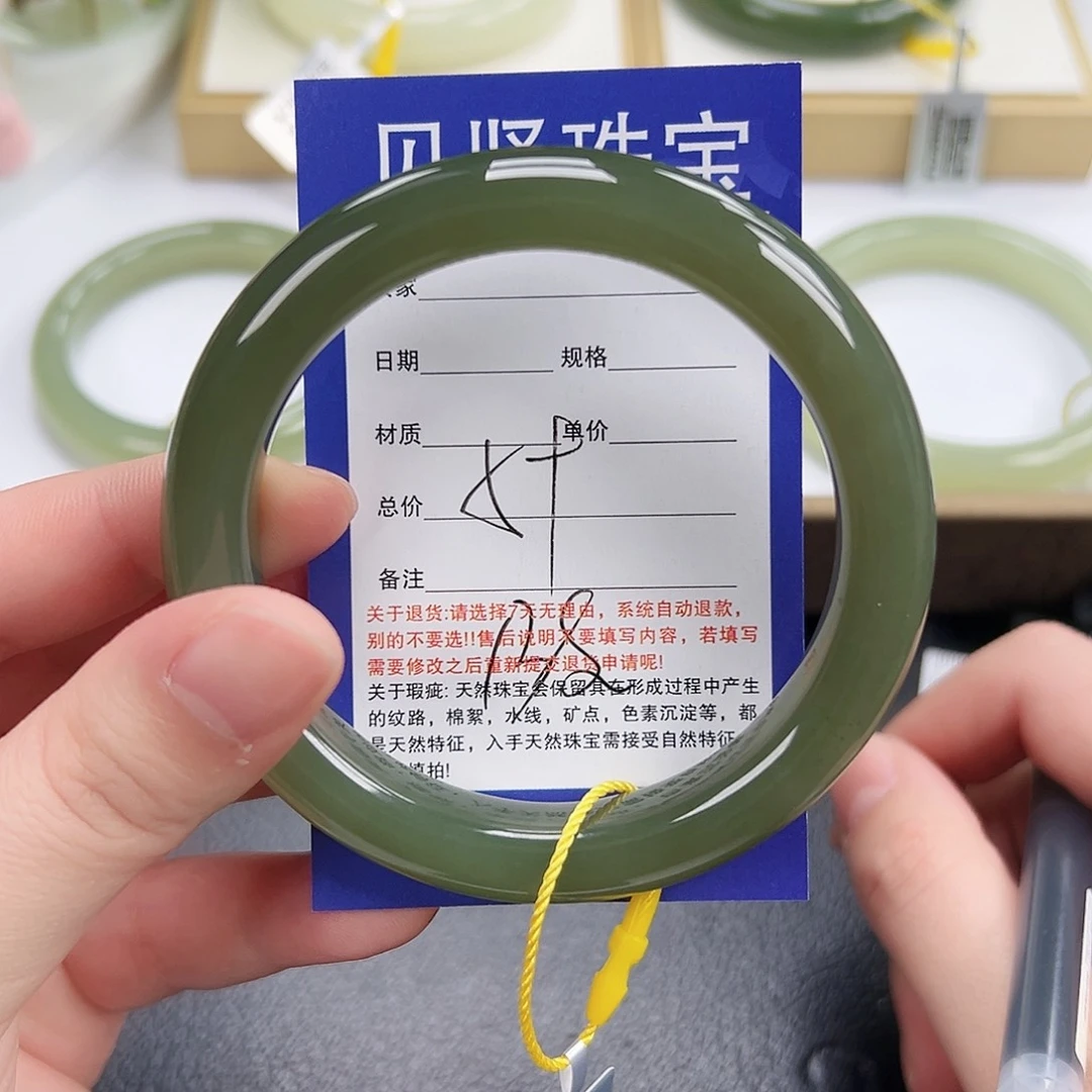 和田玉未镶嵌手镯