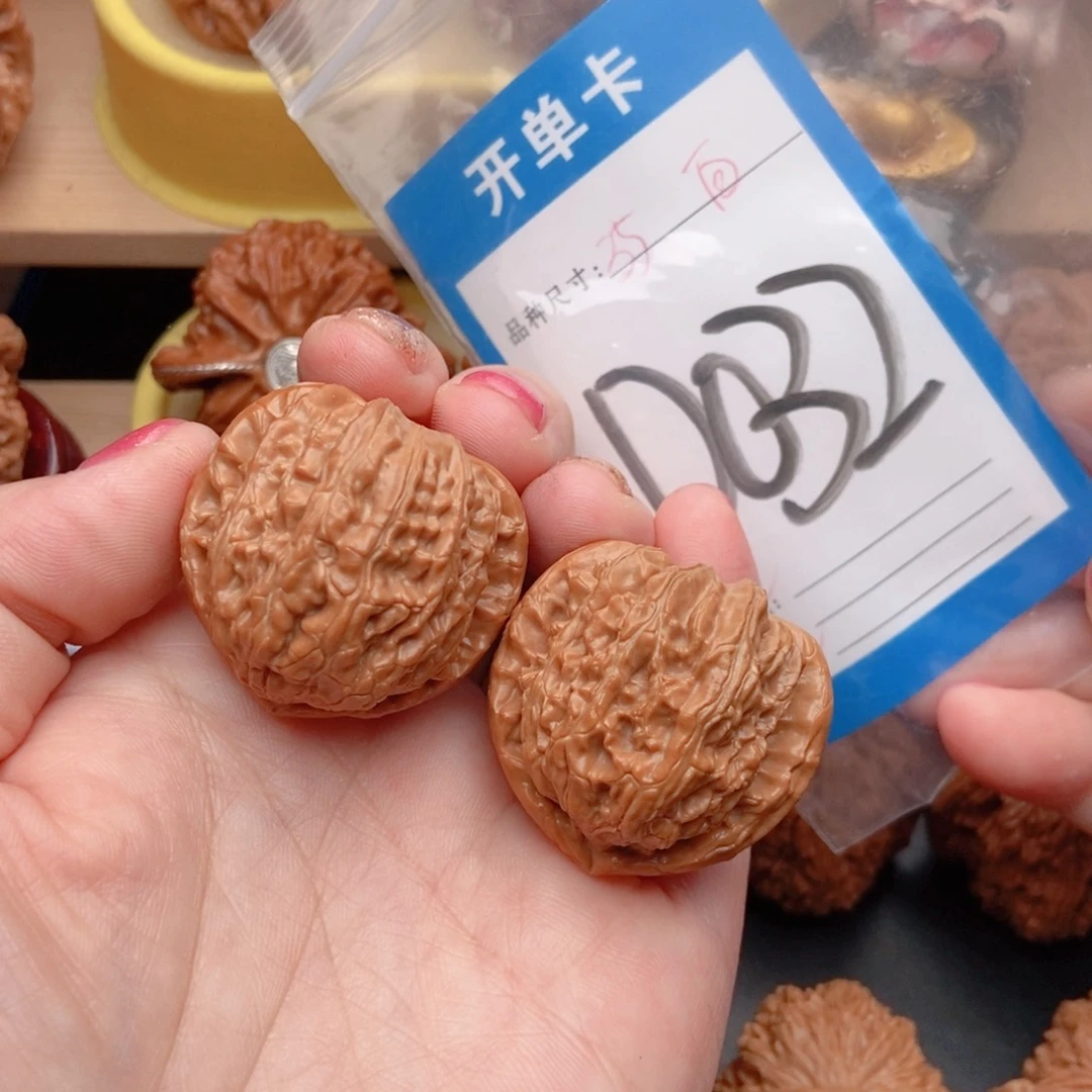 桃核吊坠核桃白狮子