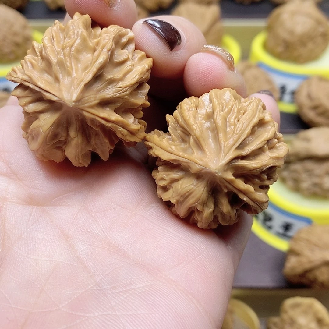 文玩核桃吊坠三棱